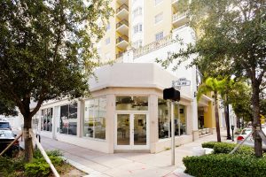 Front of Snap Crack coral gables location, Front doors and building exterior